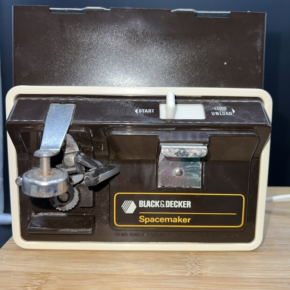 VTG Black & Decker Spacemaker EC60CD Can Opener Under Cabinet Mounted WORKS!